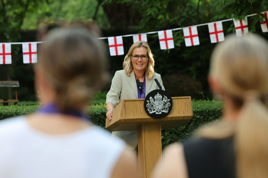 Sarina Wiegman tijdens een bezoek aan 10 Downing Street