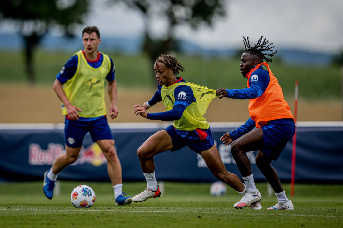 Xavi Simons en Johan Bakayoko op training