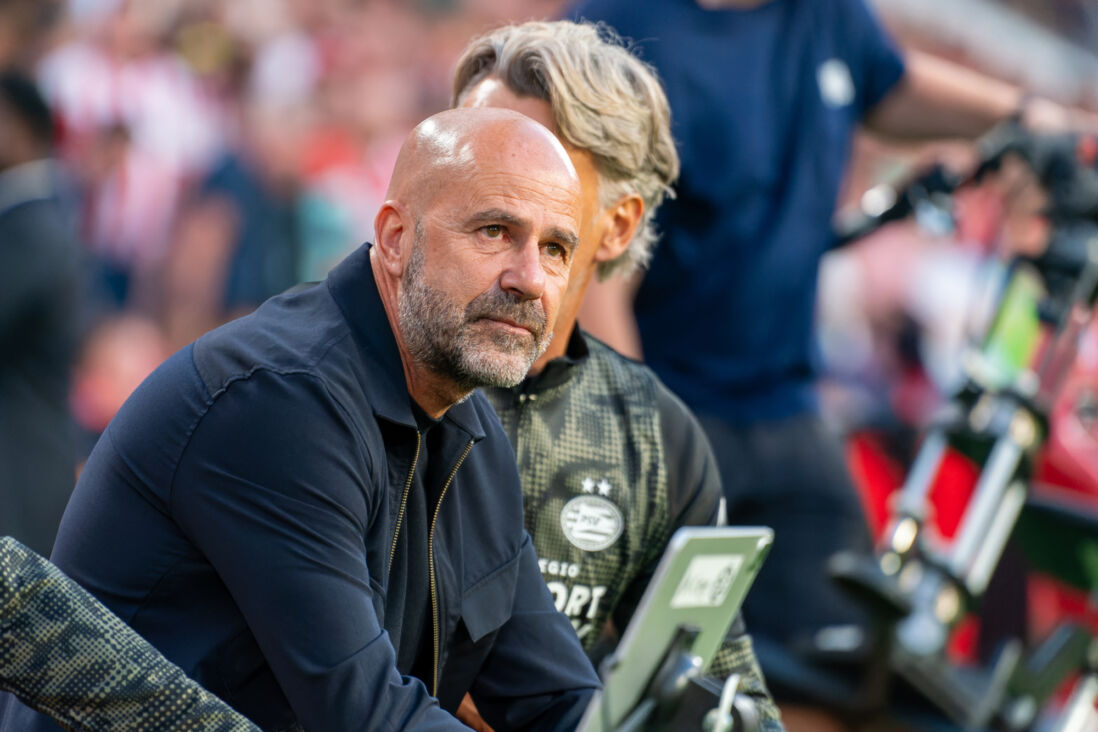 Peter Bosz op de bank van PSV