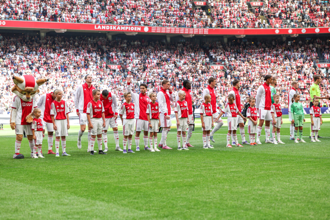 Spelers van Ajax voor het duel met Telstar