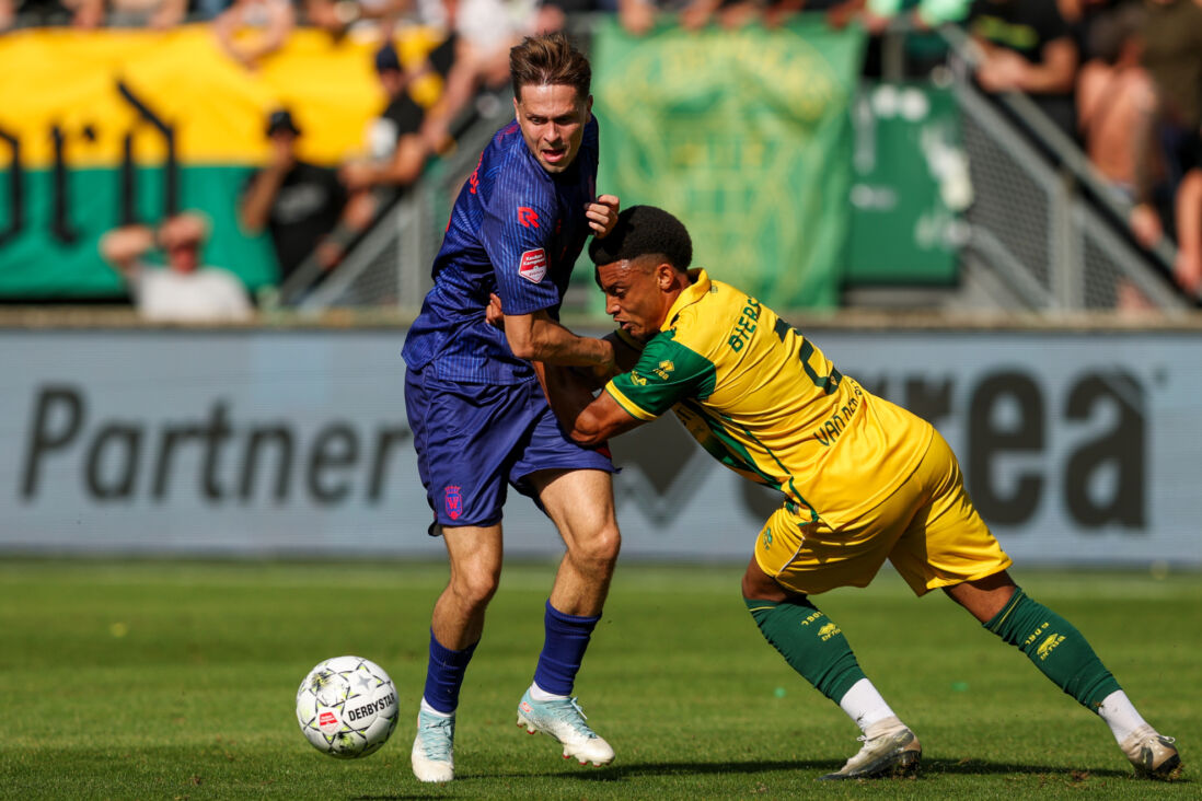 Ringo Meerveld in actie tegen ADO Den Haag