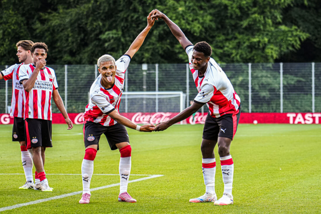 Dele Thomas en Michael Bresser juichen