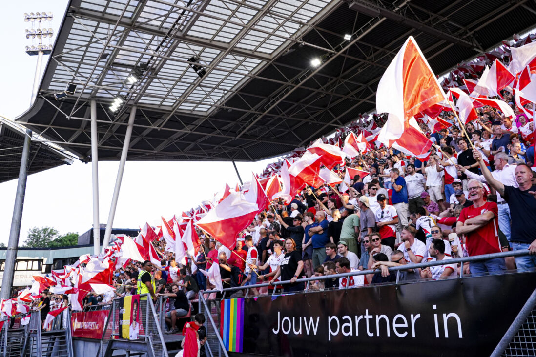 Supporters van FC Utrecht in Stadion Galgenwaard