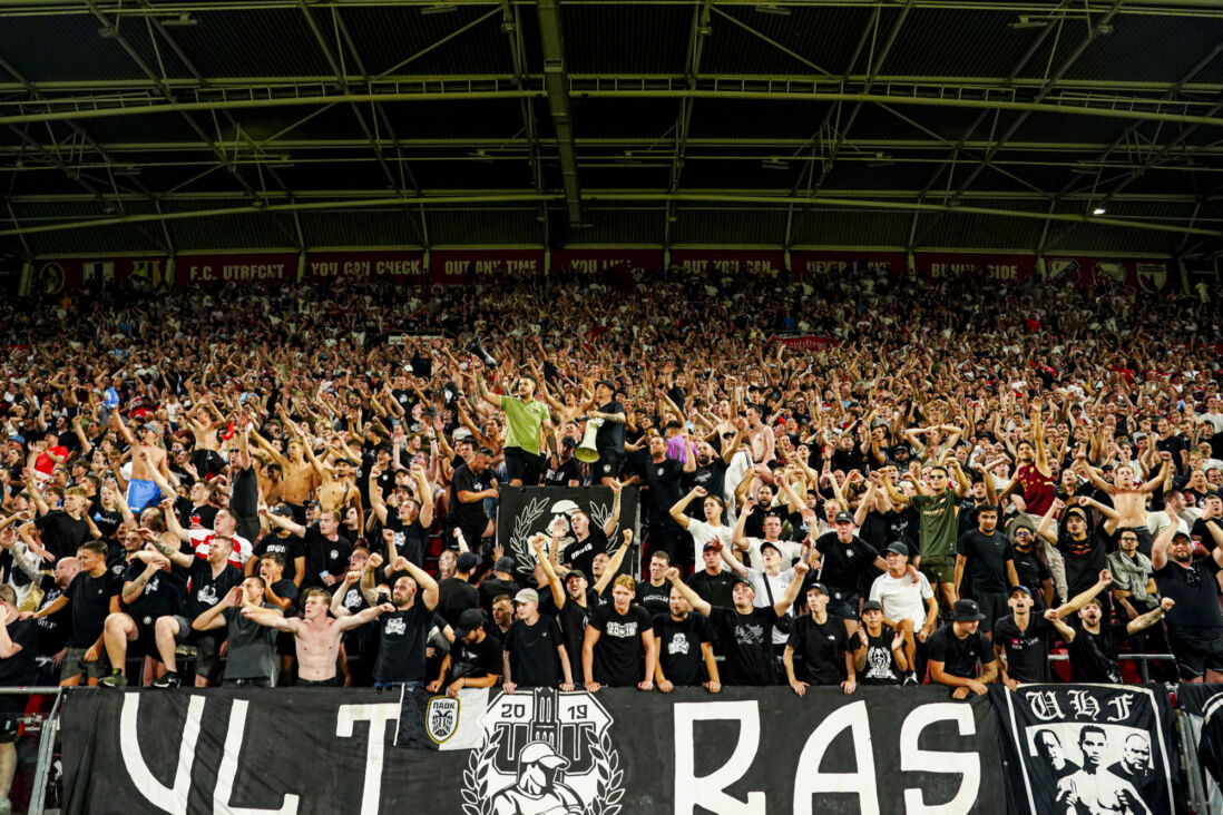 Supporters van FC Utrecht in De Galgenwaard