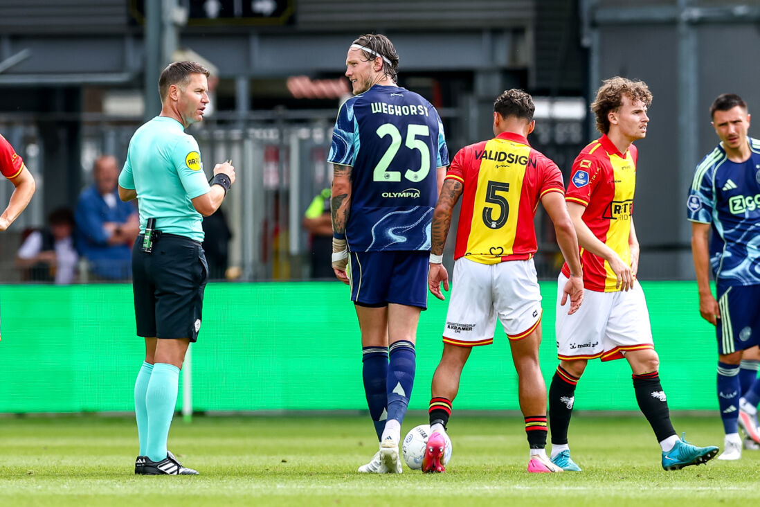 Danny Makkelie en Wout Weghorst