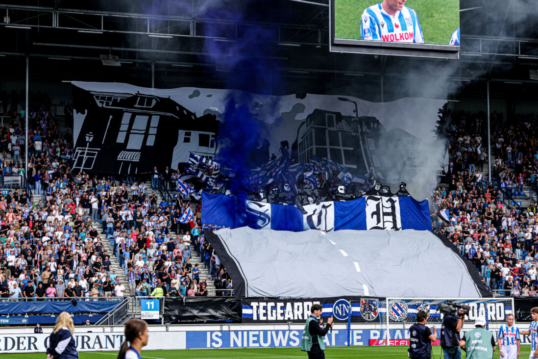 Een spandoek van SC Heerenveen (2)