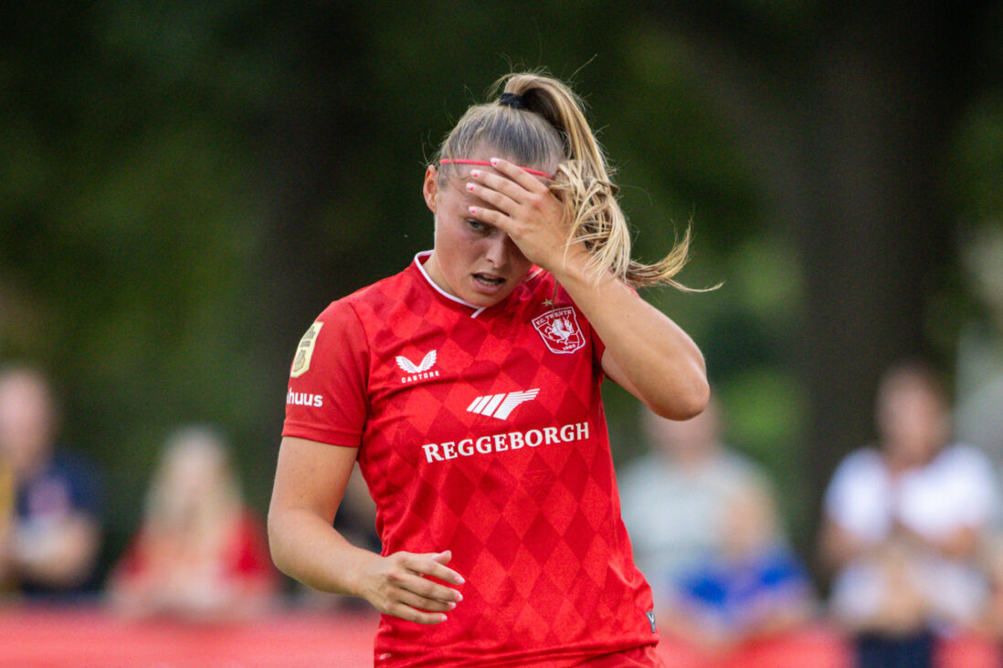 Jaimy Ravensbergen voelt aan haar hoofd