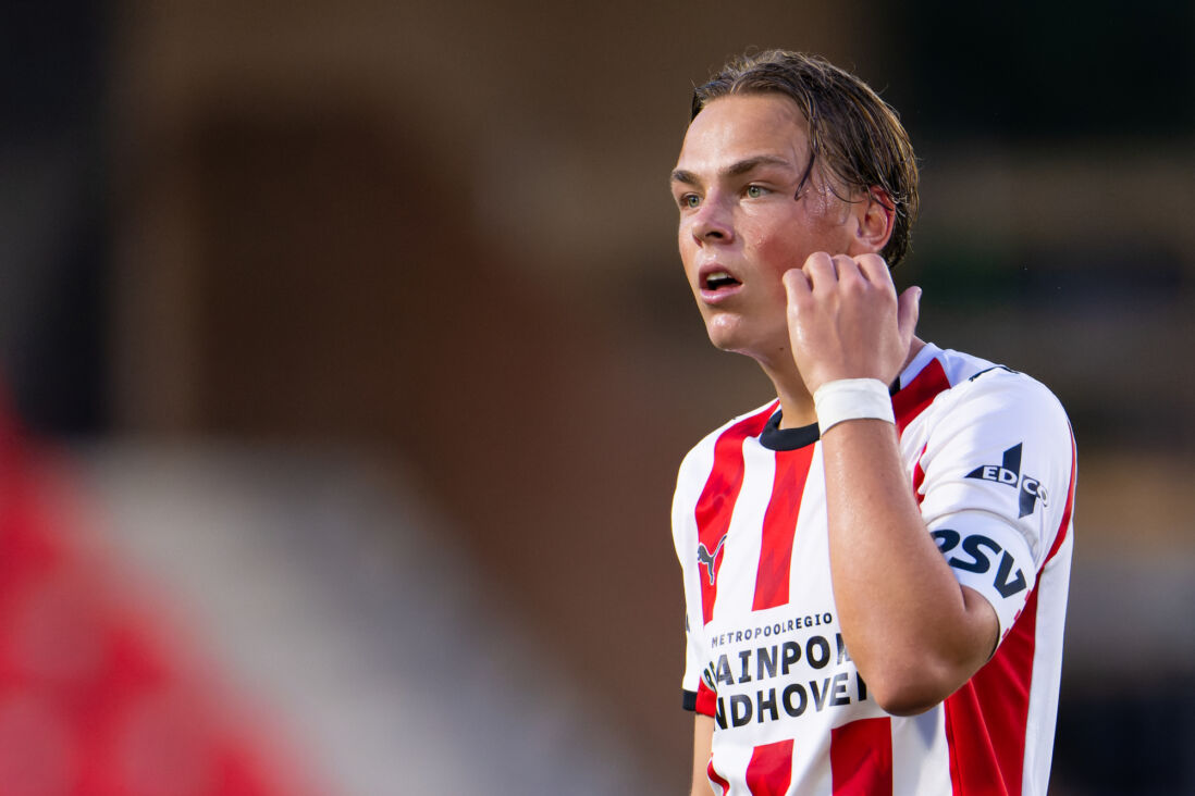 Robin van Duiven als aanvoerder van Jong PSV