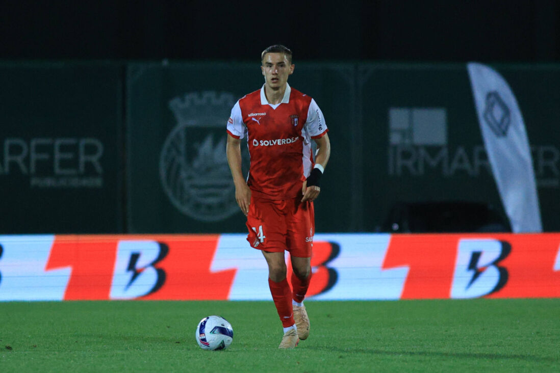 Gustaf Lagerbielke aan de bal bij SC Braga