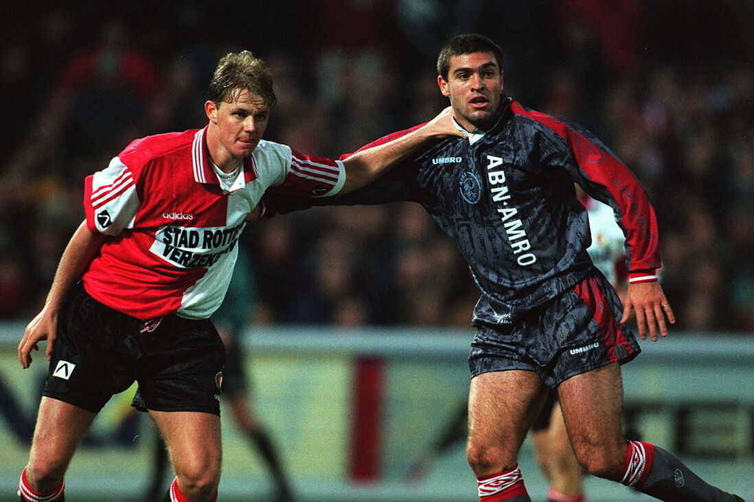Iván Gabrich in actie voor Ajax