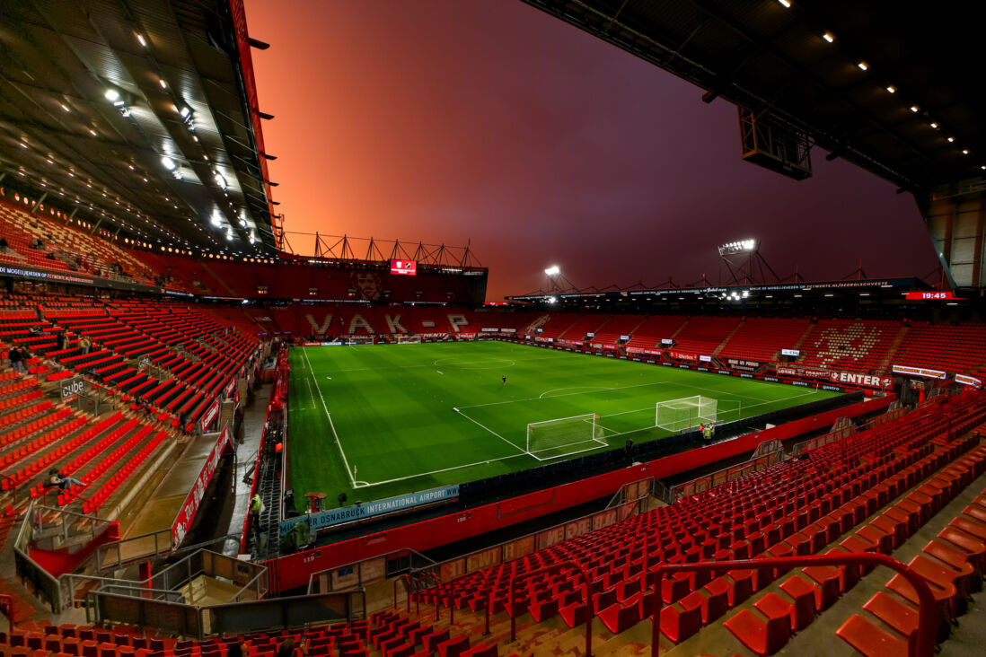 De Grolsch Veste in het avondlicht