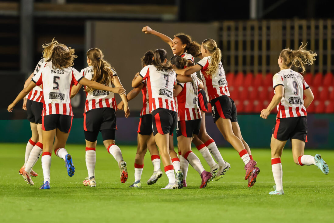 PSV juicht na de 3-0 tegen Rosenborg BK