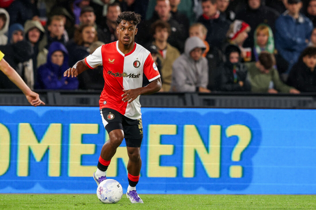 Jaden Slory aan de bal