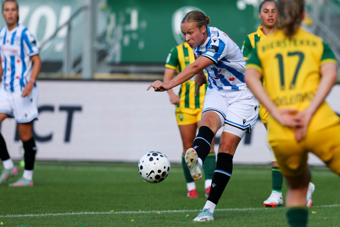 Evi Maatman (SC Heerenveen) tegen ADO Den Haag
