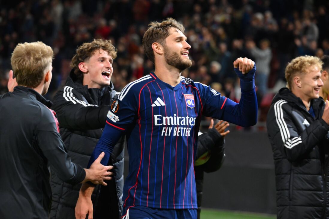 Tanner Tessmann viert de overwinning op FC Utrecht