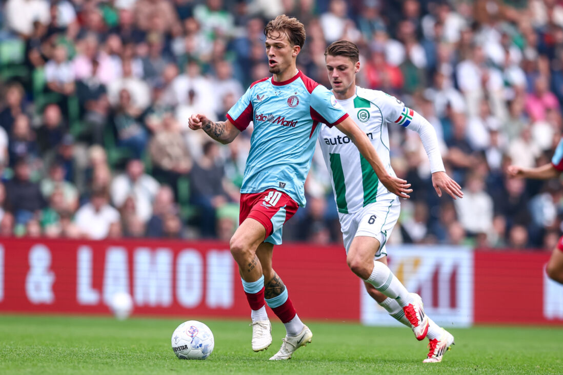 Luciano Valente in duel met Steije Resink