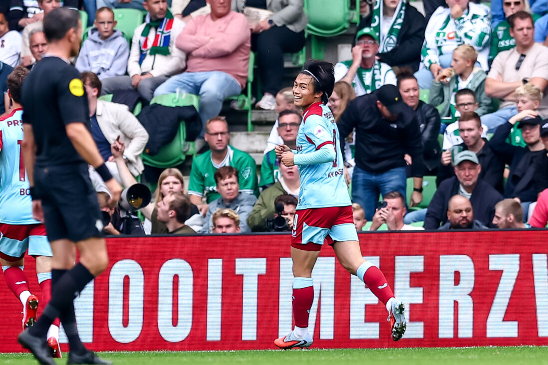 Ayase Ueda viert zijn treffer