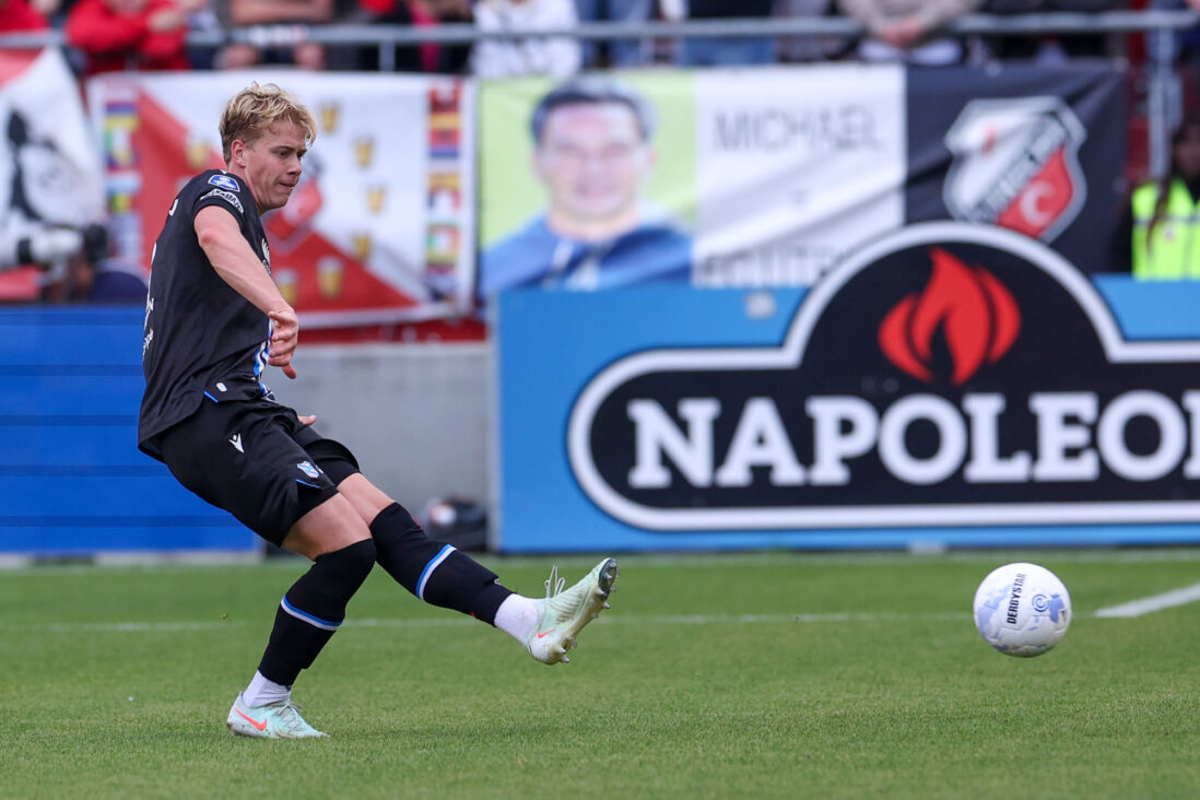 Maas Willemsen passt de bal