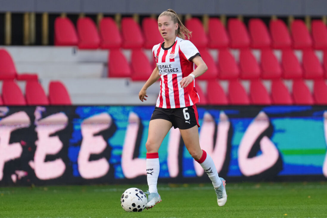 Robine Lacroix aan de bal namens PSV