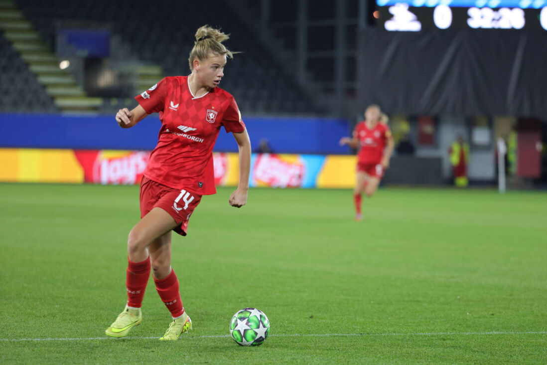 Eva Oude Elberink in actie namens FC Twente