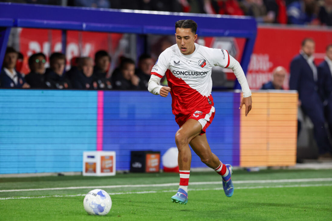 Miliano Jonathans aan de bal namens FC Utrecht