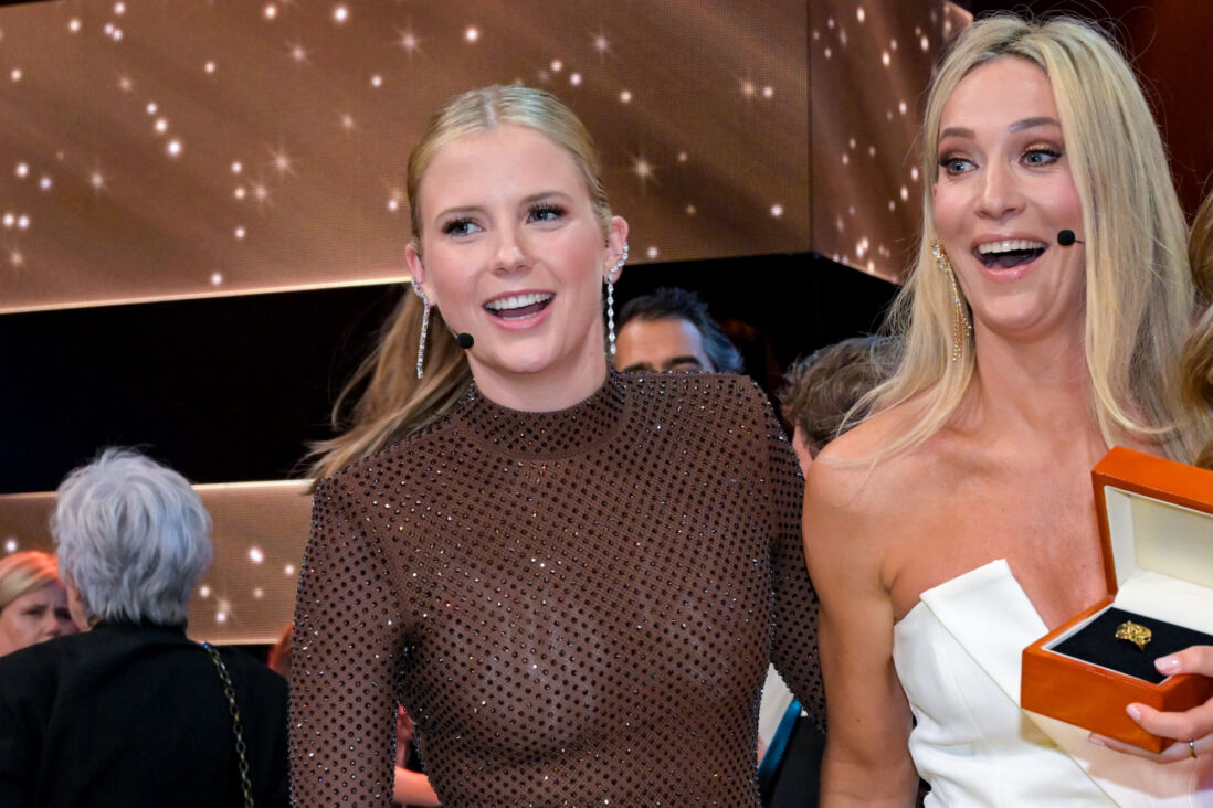 Noa Vahle naast Hélène Hendriks