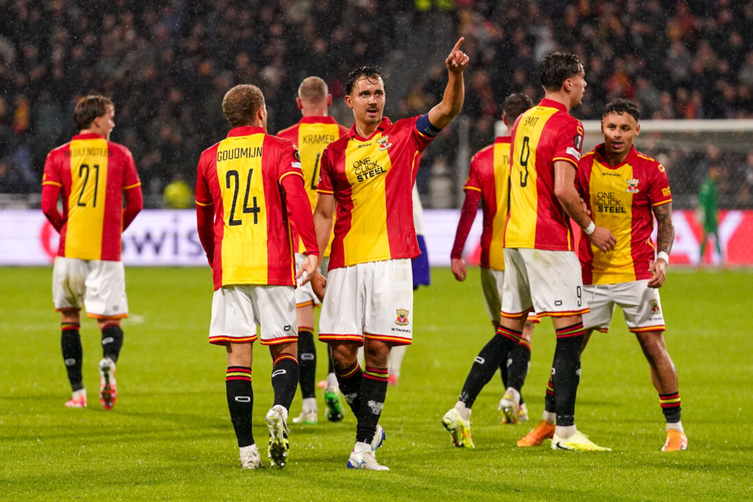 Mats Deijl na zijn treffer tegen Aston Villa