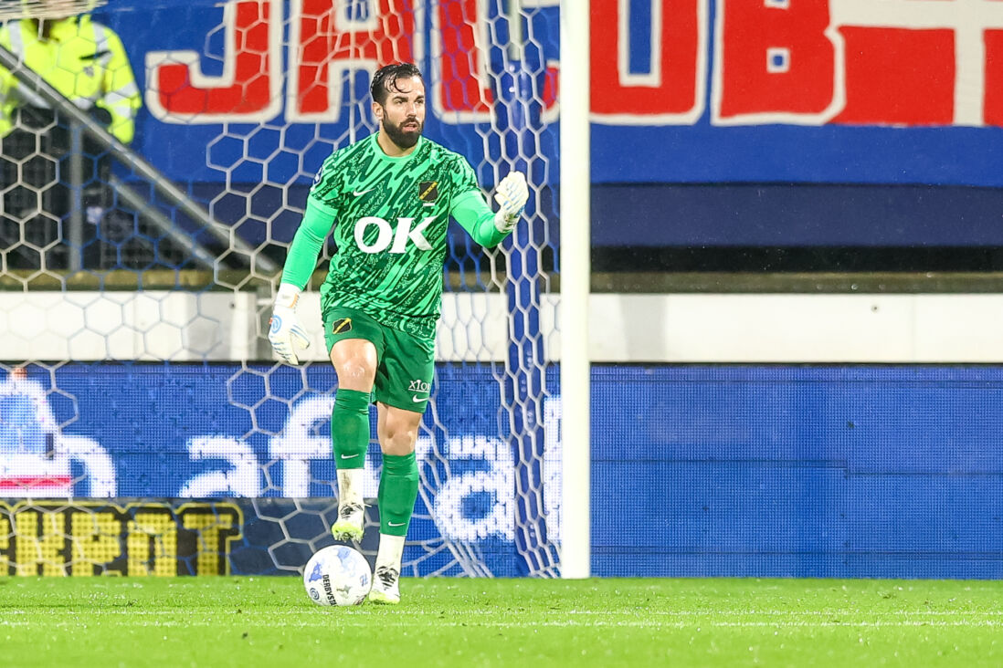 Kostas Lamprou aan de bal