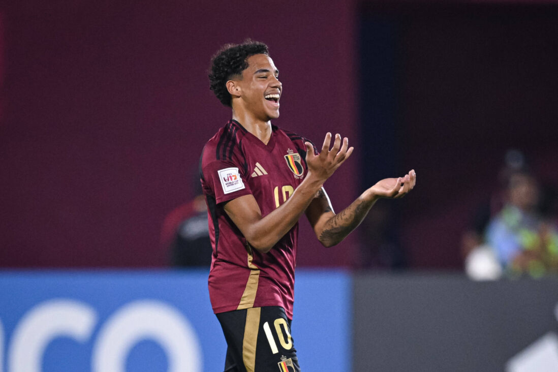 Noah Fernandez viert zijn doelpunt op het WK tegen Fiji