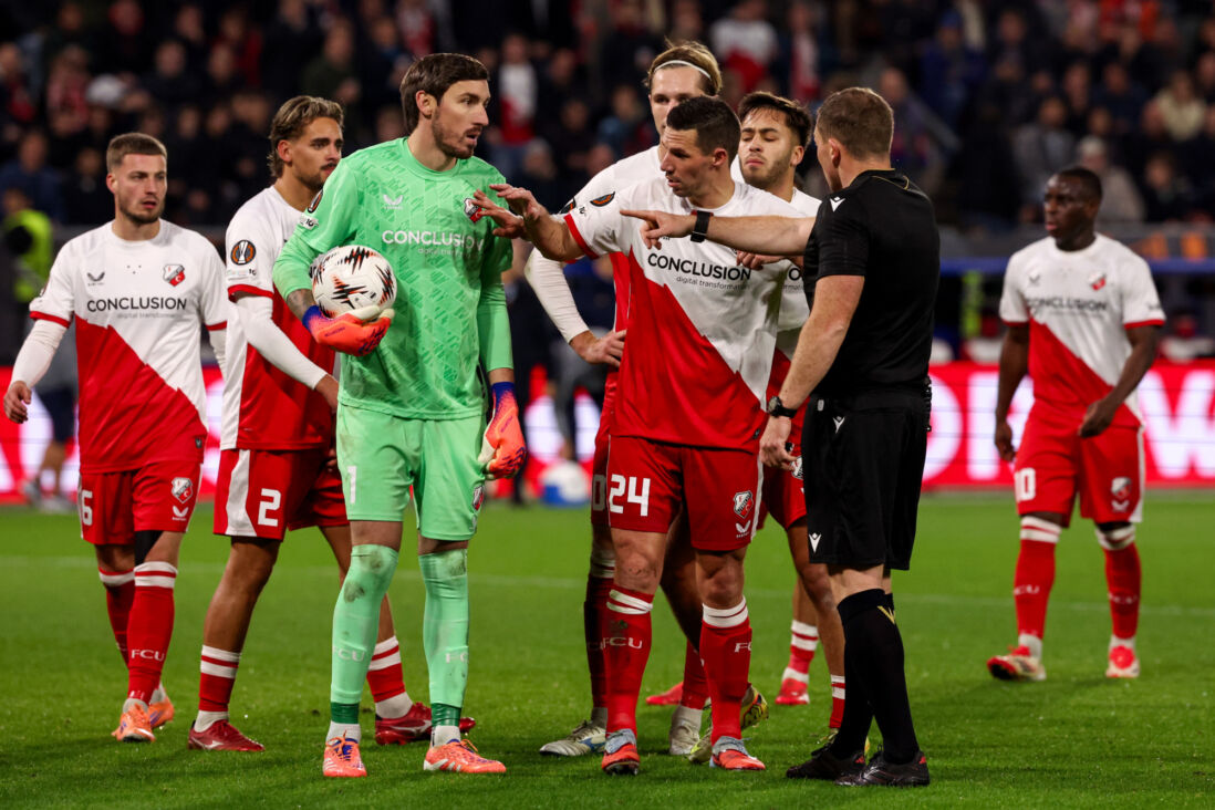FC Utrecht reageert na de rode kaart voor Vasilis Barkas