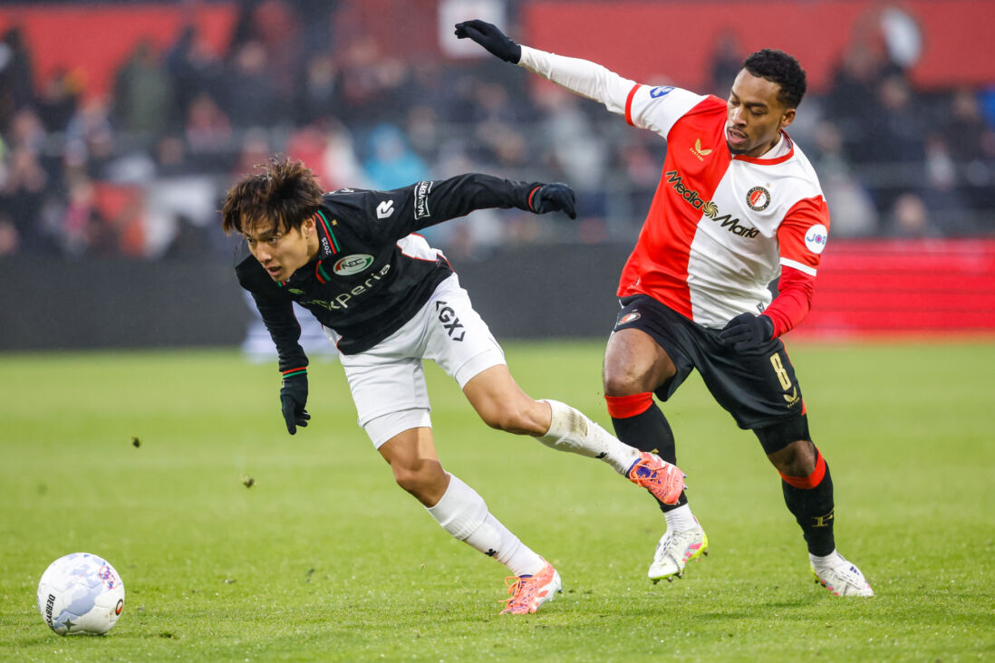 Kodai Sano in duel met Quinten Timber