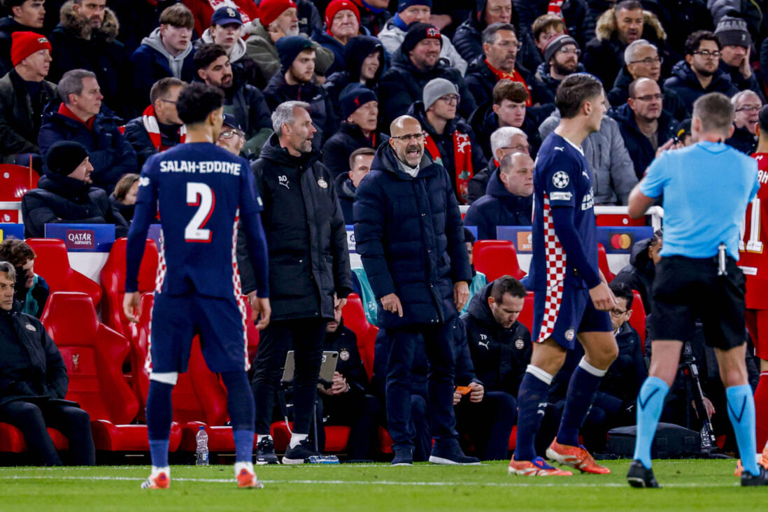 Peter Bosz op Anfield