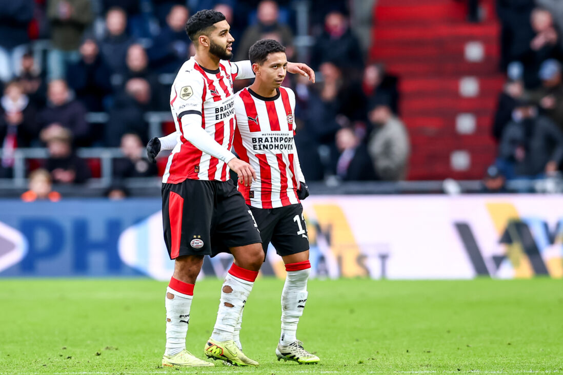 Ismael Saibari en Mauro Júnior verlaten gebroederlijk het veld tegen FC Volendam