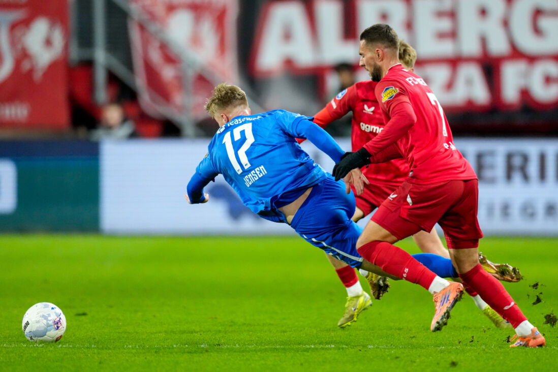 Marko Pjaca in duel met Isak Jensen