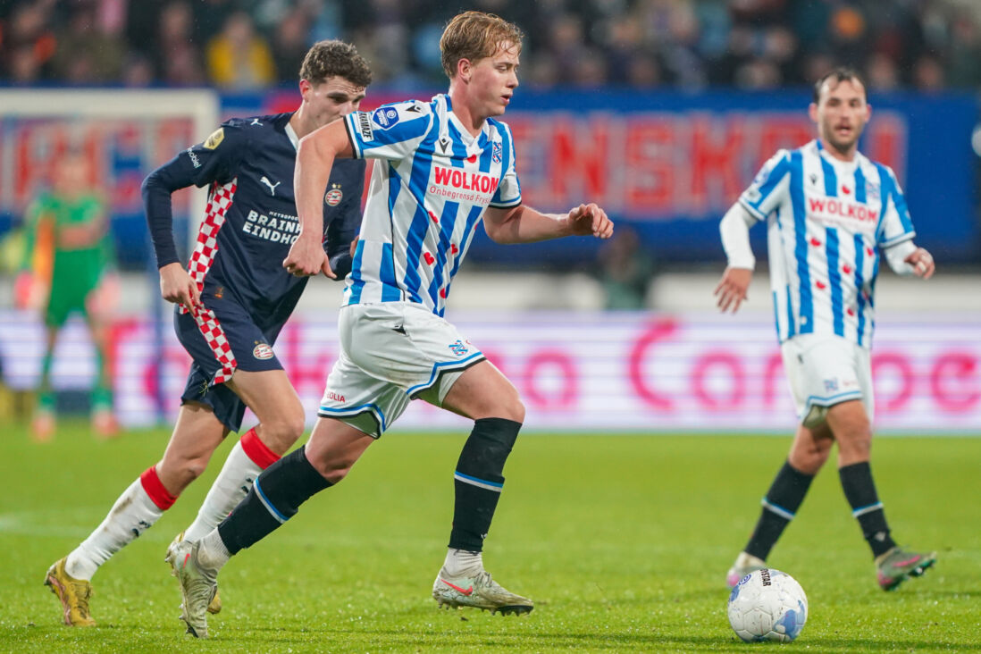 Maas Willemsen aan de bal