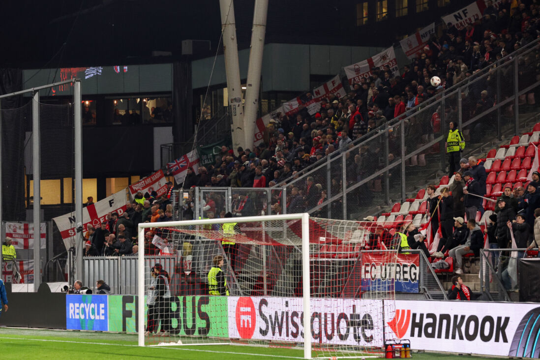 De Nottingham Forest-supporters in De Galgenwaard
