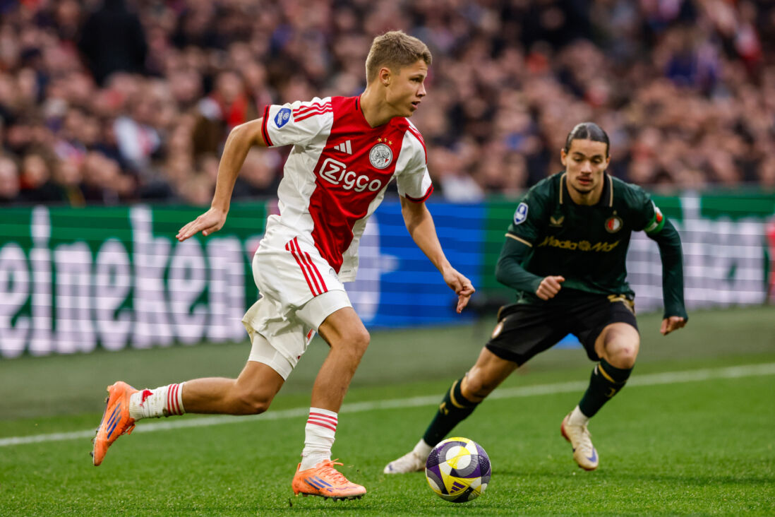 Sean Steur met Anis Hadj-Moussa