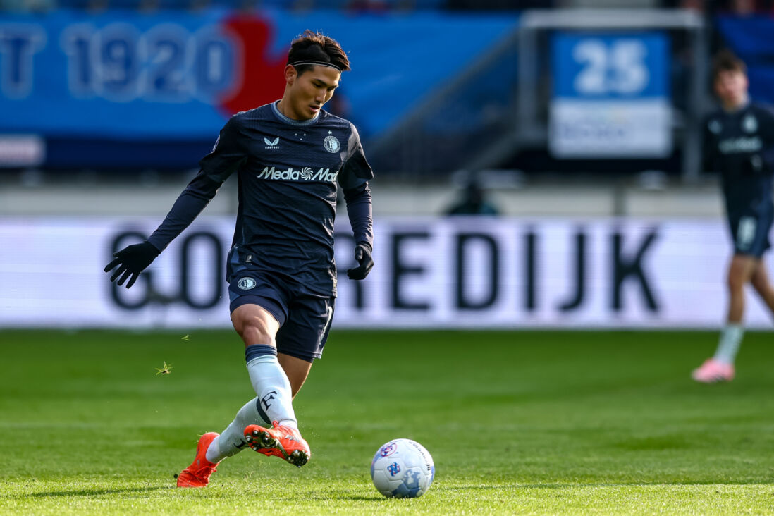 In-beom Hwang aan de bal