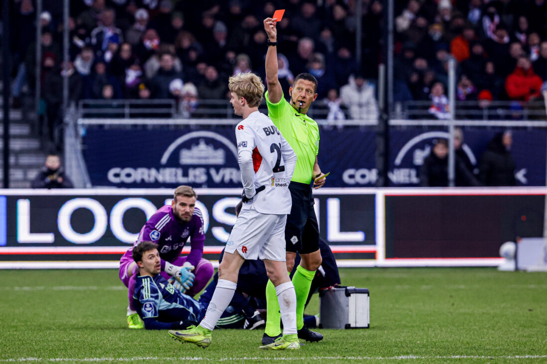 Cedric Hatenboer krijgt rood tegen Ajax