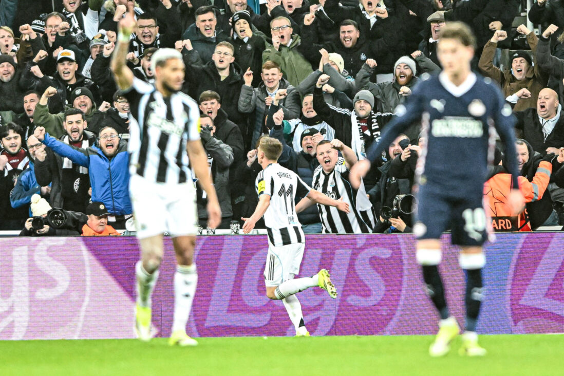 Newcastle United viert een doelpunt tegen PSV