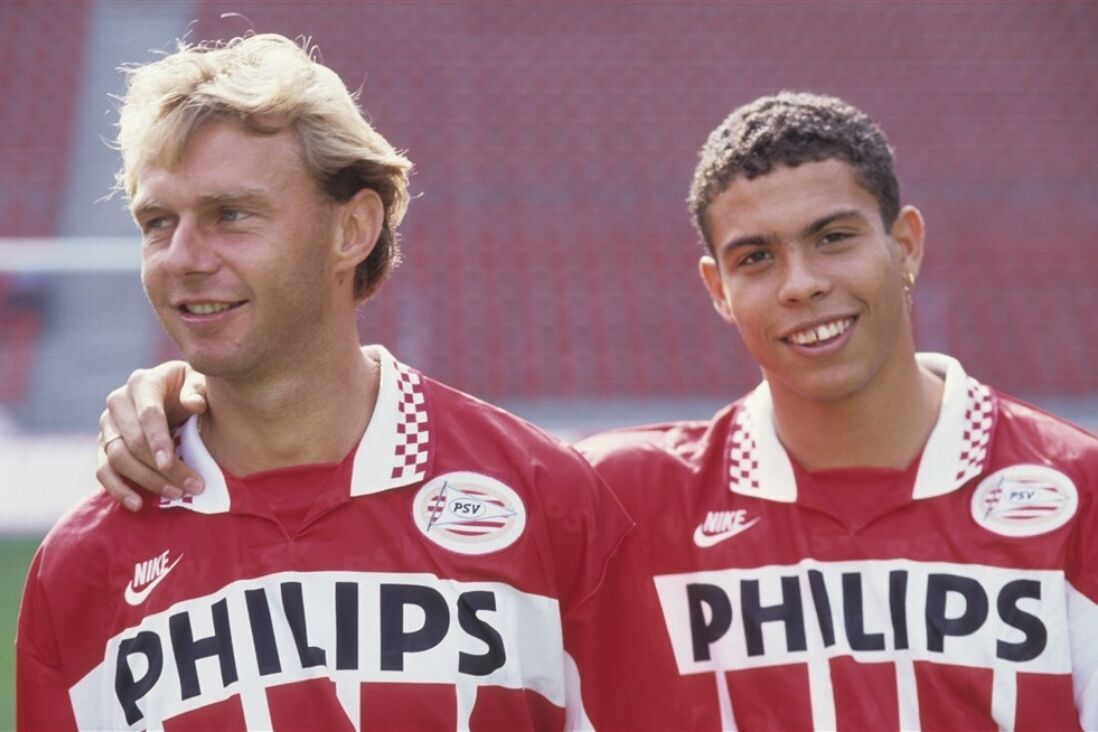 Ronaldo met ploeggenoot Stan Valckx bij PSV