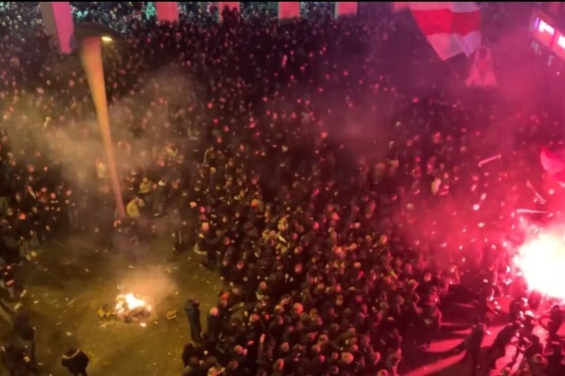 Ajax fans vieren het 24 jarig bestaan van Ultras Amsterdam