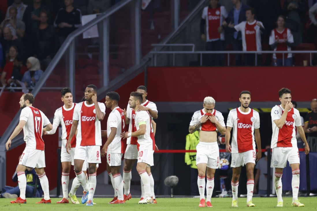 Ajax-spelers vieren een doelpunt