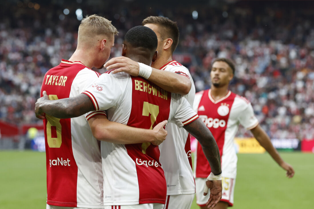 Ajax viert een goal