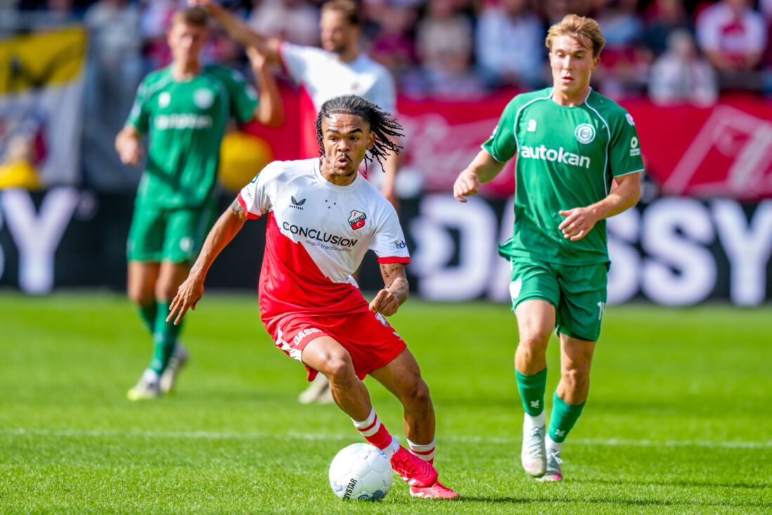 Alonzo Engwanda in het duel met FC Groningen