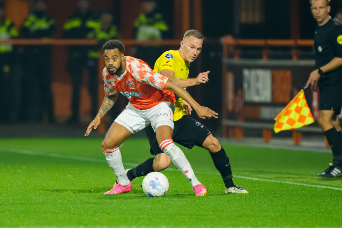 Brandley Kuwas en Boy Kemper duelleren