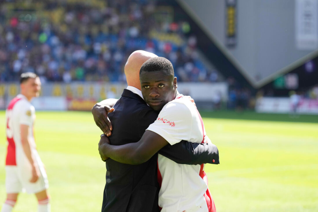 Brian Brobbey met Erik ten Hag