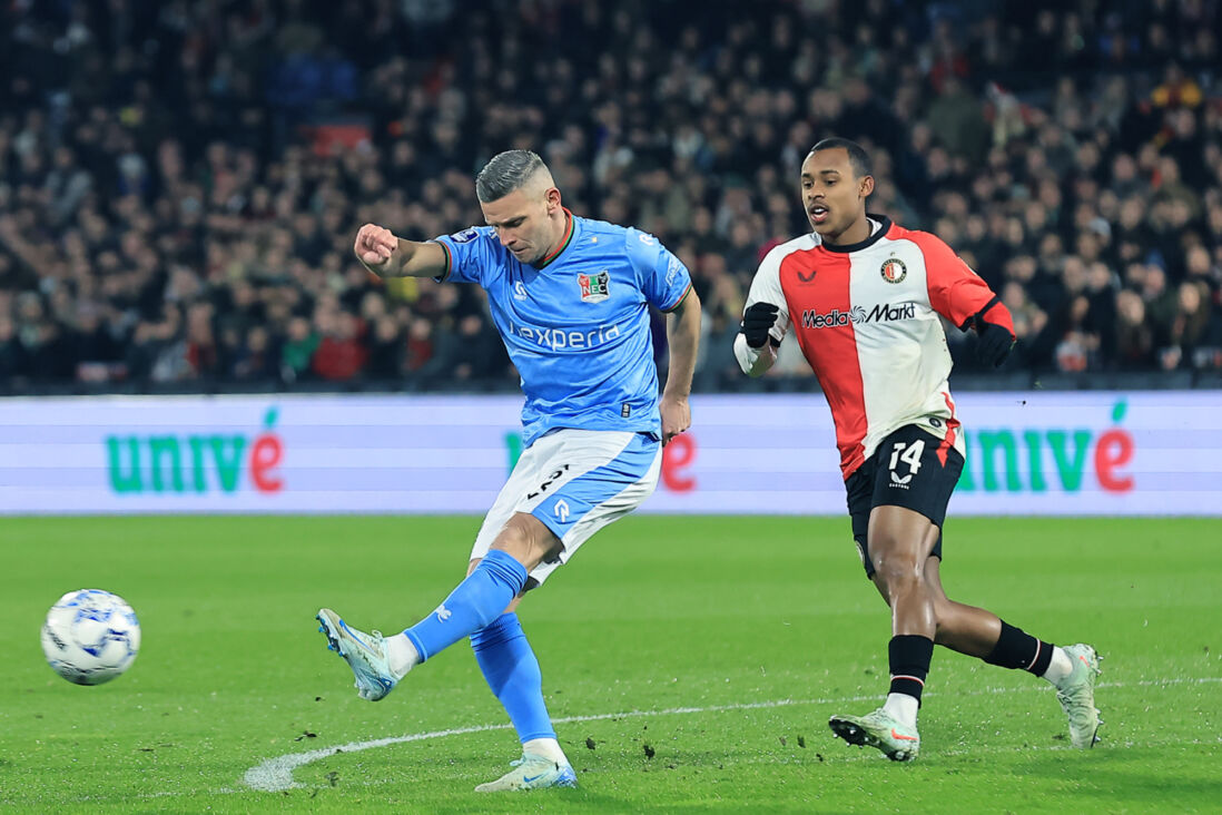 Bryan Linssen wordt op de hielen gezeten door Igor Paixão