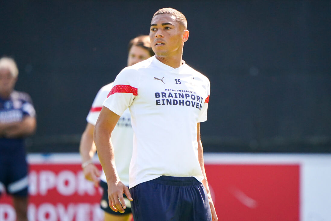 Carlos Vinicius op de training van PSV