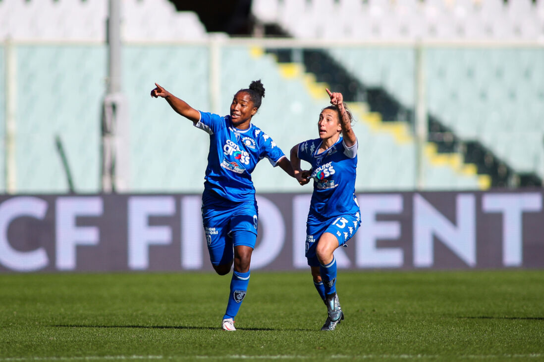 Chante Dompig juicht na een treffer voor Empoli